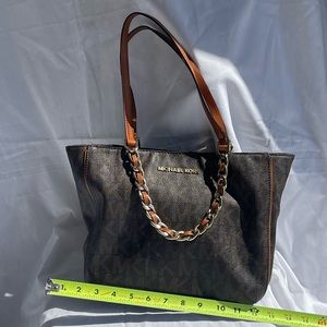 MICHAEL Kors Harper Large signature monogramEast West Tote